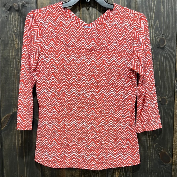 J. McLaughlin Top M Pink White Zig Zag Catalina Cloth 3/4 Blouse Relaxed Chevron - Picture 1 of 9